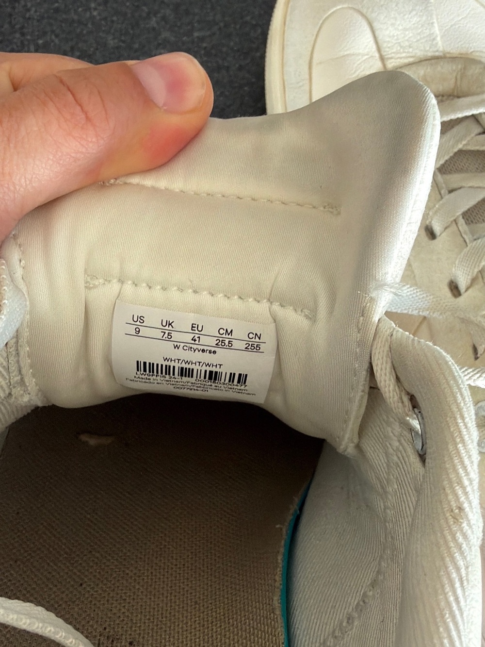 lululemon women’s CityVerse sneakers size 9 - Picture 4 of 5